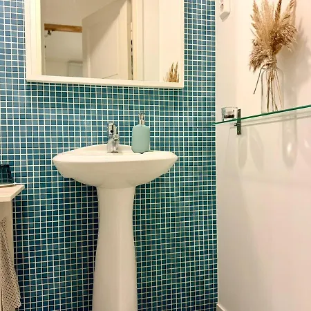 Hearty 1800 Wooden House Near Old Town 公寓 波尔沃