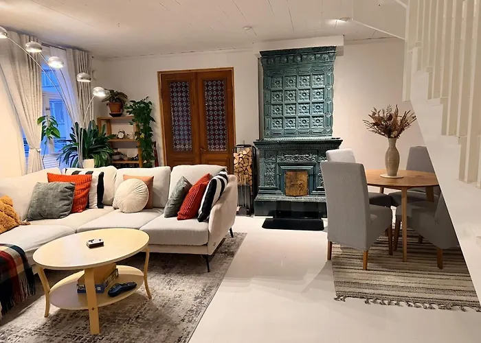 Hearty 1800 Wooden House Near Old Town *