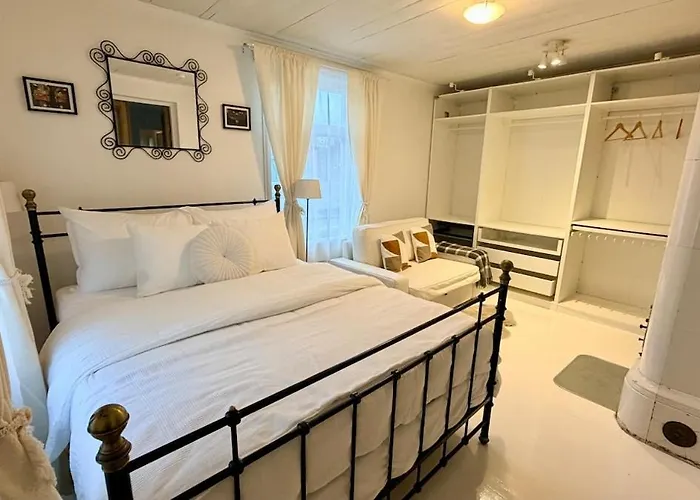 Hearty 1800 Wooden House Near Old Town Porvoo